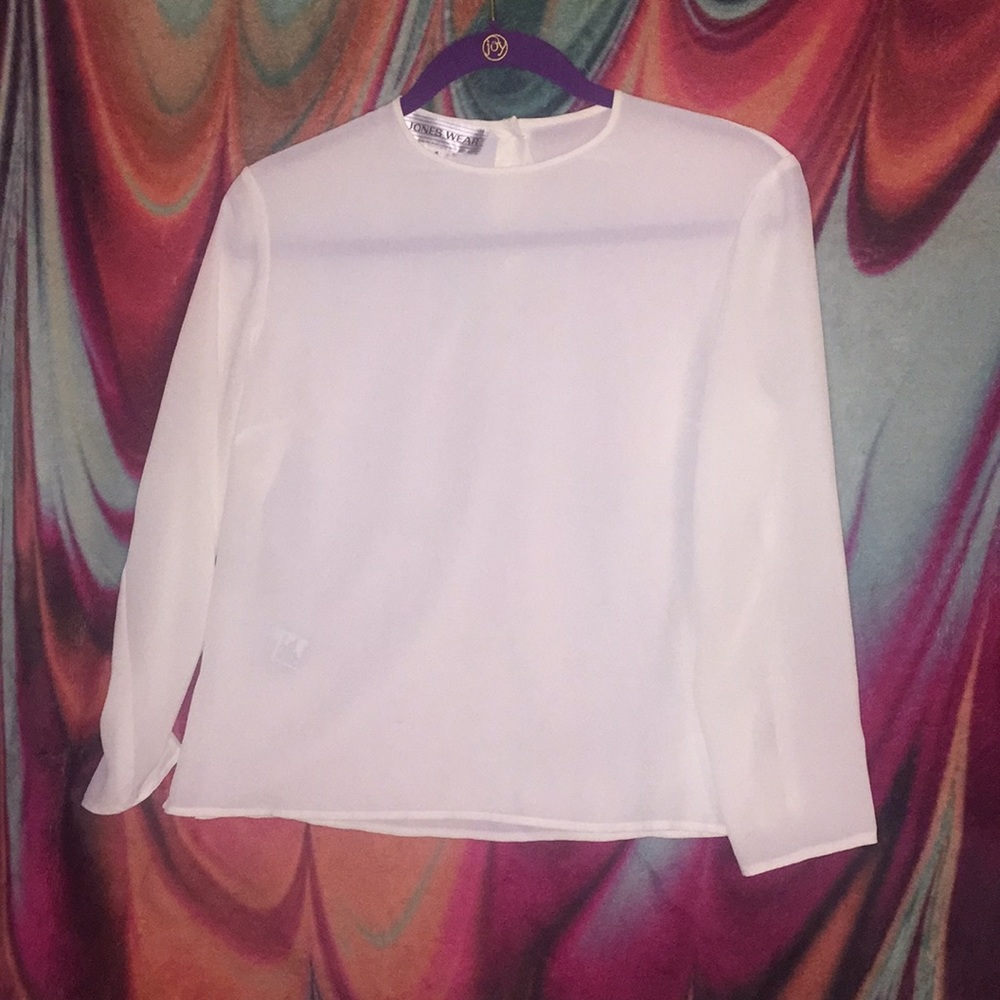 Jones wear blouse